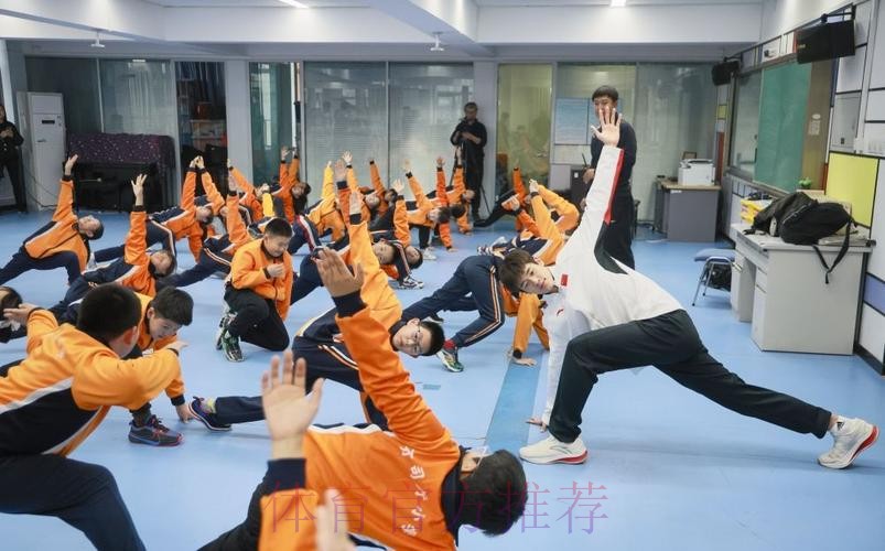 “冠军体育课”进入成都校园 “冠军体育课”进入成都校园